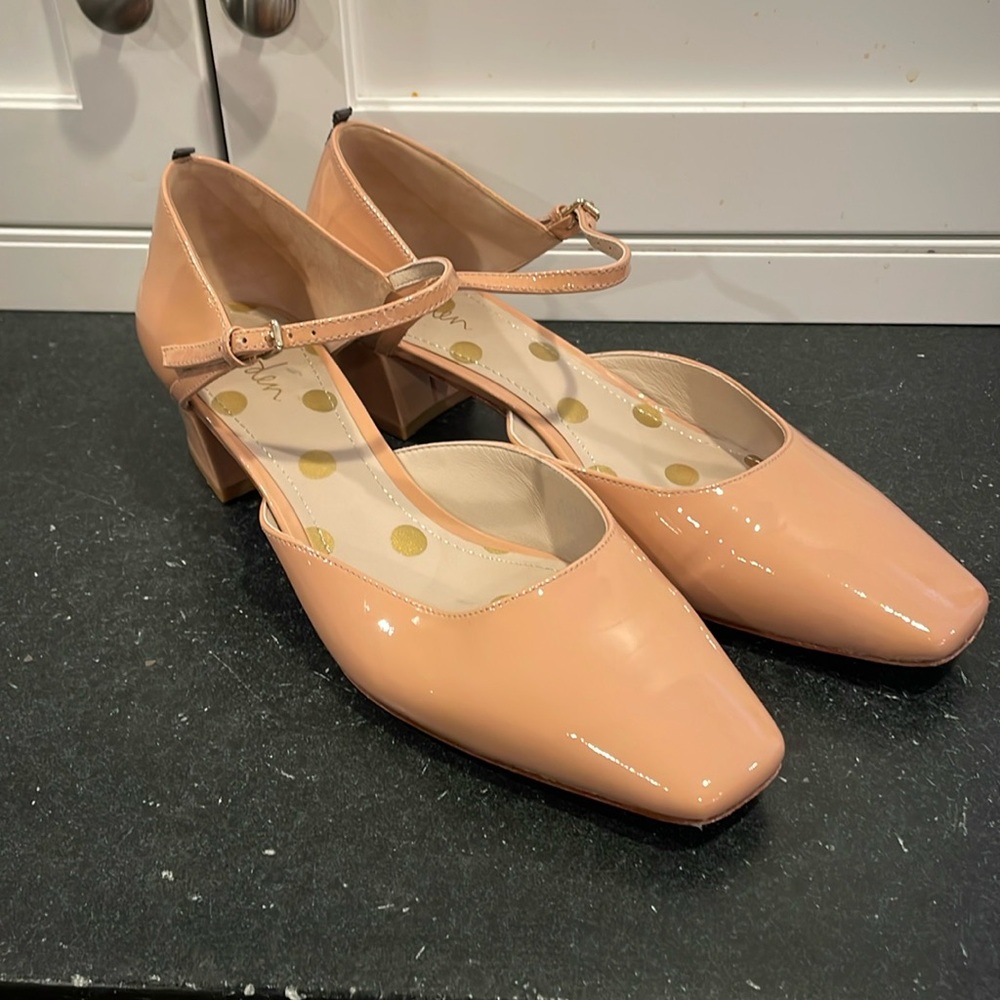 Boden size 40 neural patent leather Mary Jane shoes. 1.75” heels.